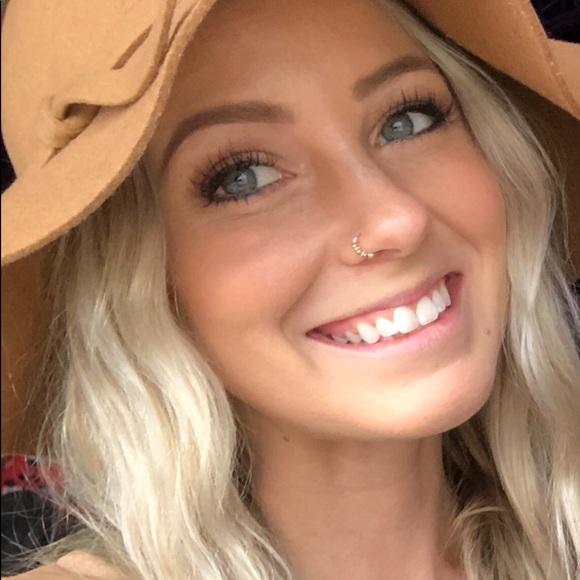 Meet your Posher, Paige - Picture 5 of 6